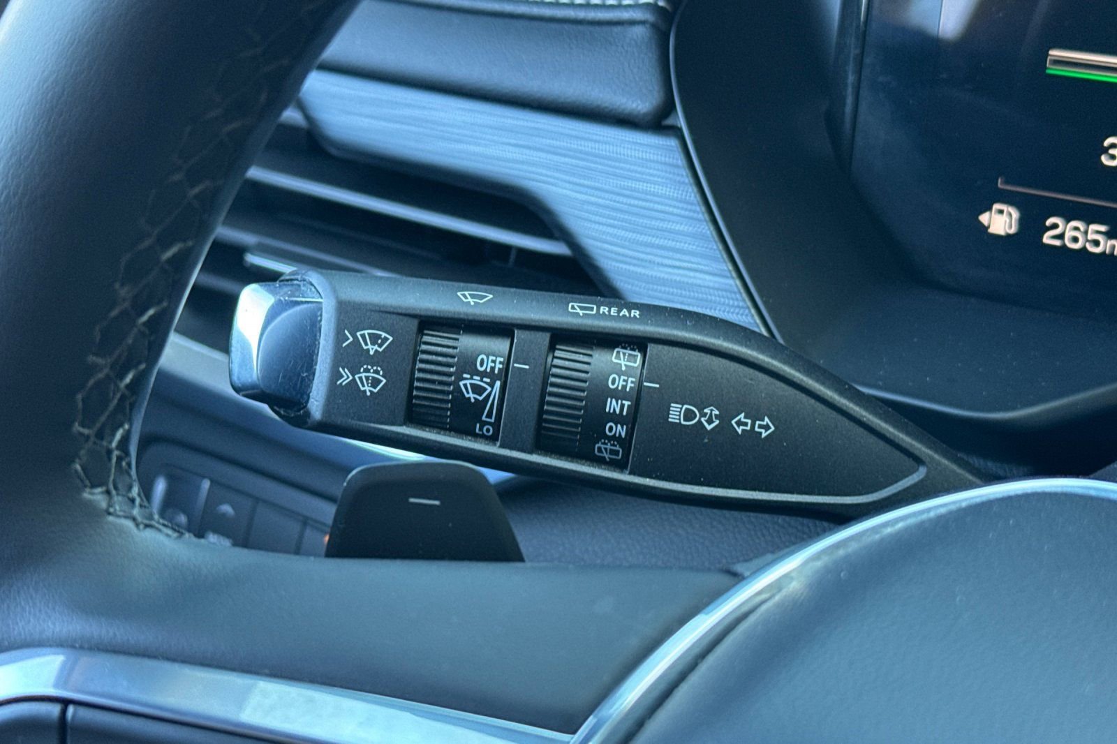 Used 2025 GMC Acadia Elevation image 33