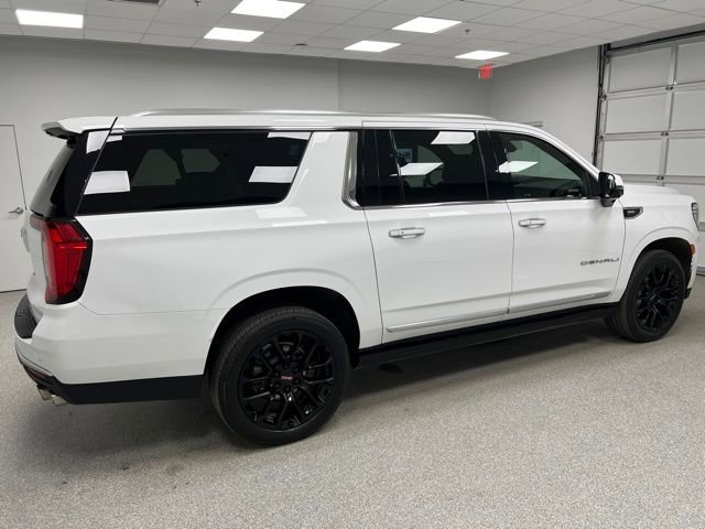 Used 2022 GMC Yukon XL Denali image 11
