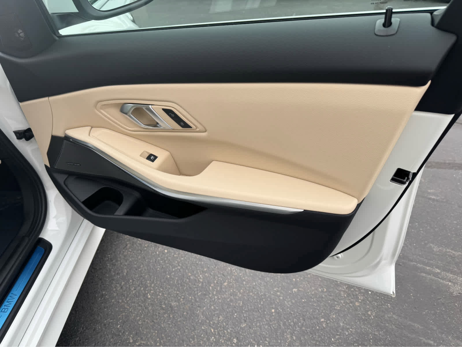 New 2026 BMW 330i Sedan w/ Convenience Package image 22