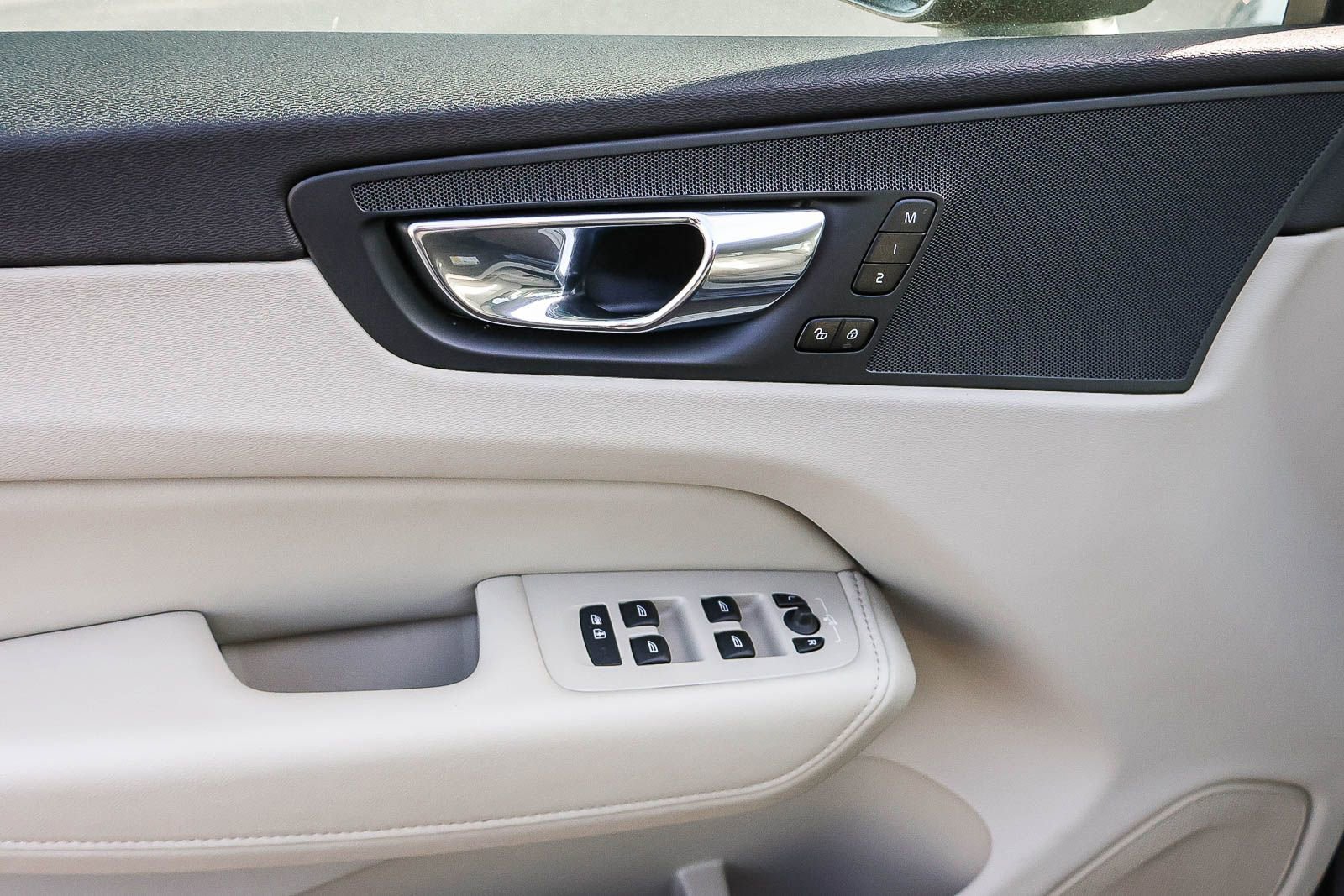 Used 2023 Volvo XC60 B5 Plus w/ Climate Package image 33