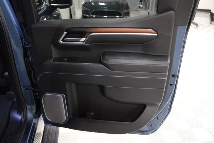 Used 2025 GMC Sierra 1500 Denali w/ Denali Reserve Package AWD/4WD image 30