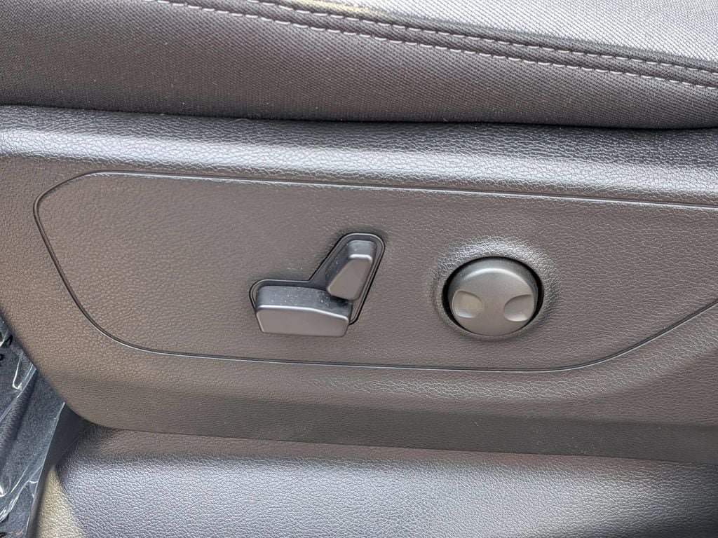 New 2026 RAM 1500 Big Horn AWD/4WD image 13