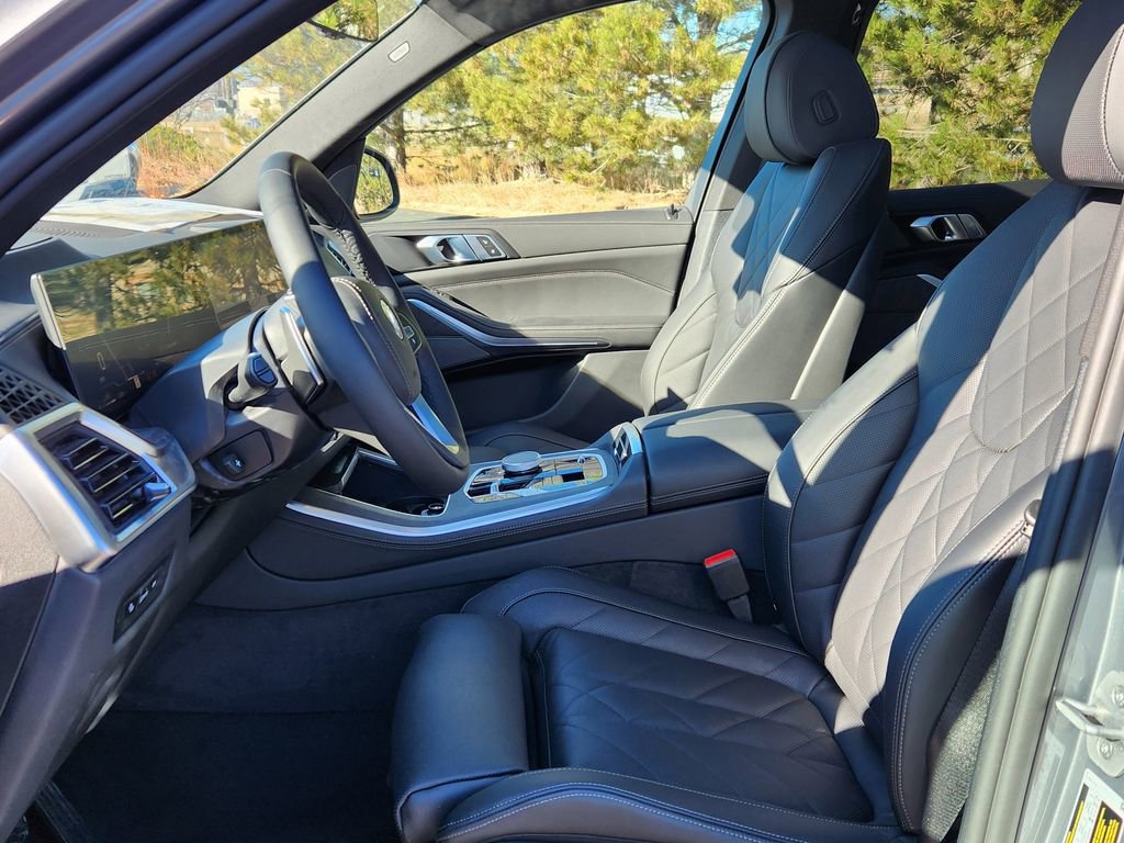 New 2026 BMW X5 xDrive50e w/ Premium Package AWD/4WD image 9