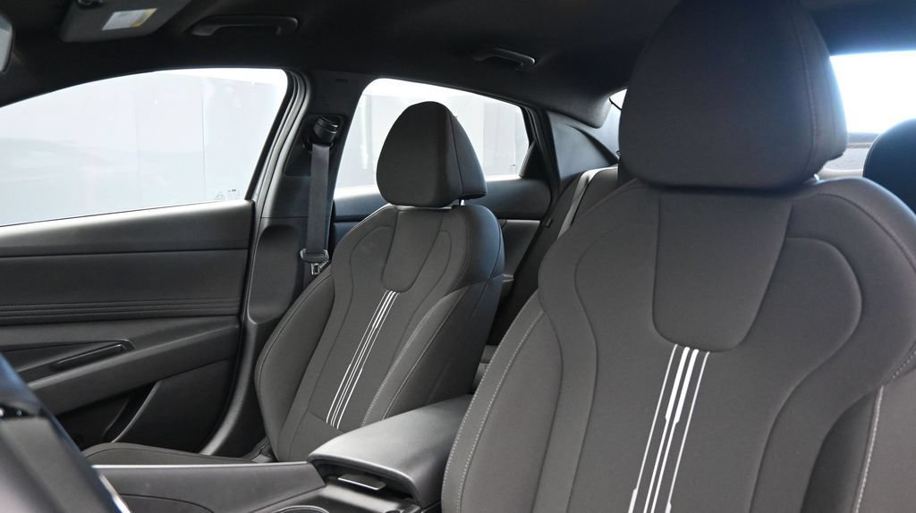 Certified 2025 Hyundai Elantra Sport FWD image 25
