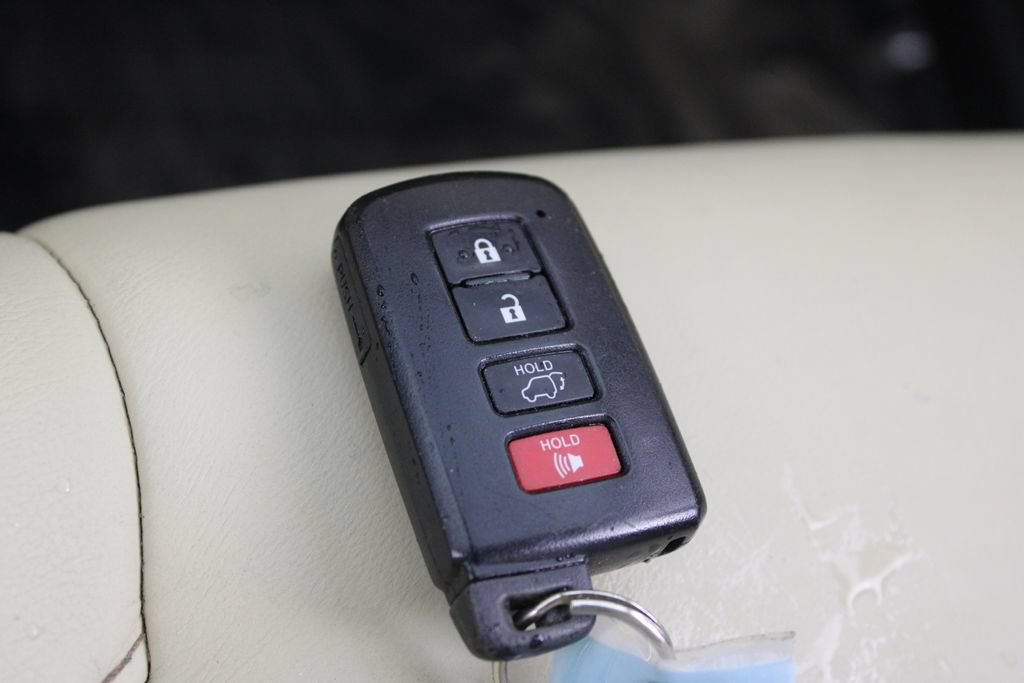 Used 2017 Toyota Highlander XLE FWD image 32