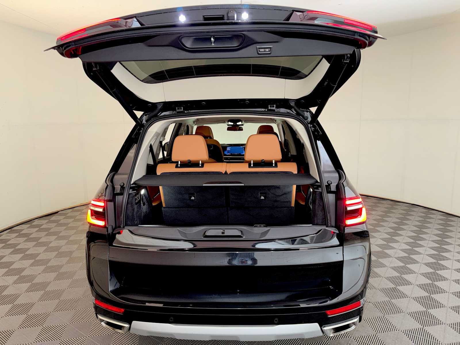 Used 2025 BMW X7 xDrive40i w/ Premium Package AWD/4WD image 23