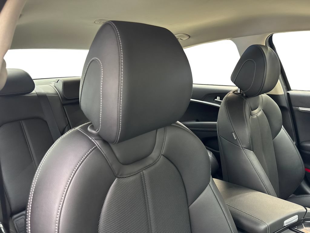 Used 2025 Genesis G70 2.5T RWD image 45