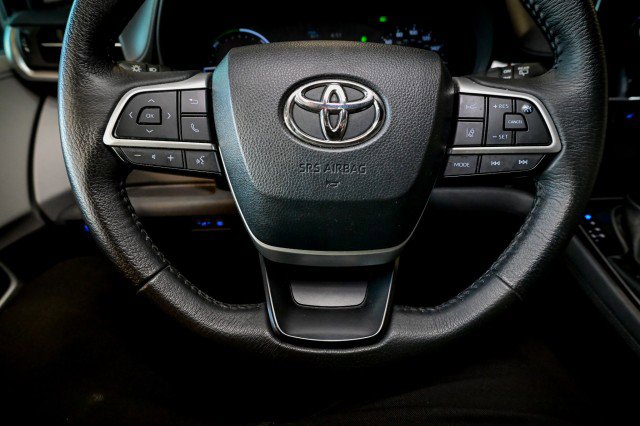 Used 2023 Toyota Sienna XLE FWD image 31