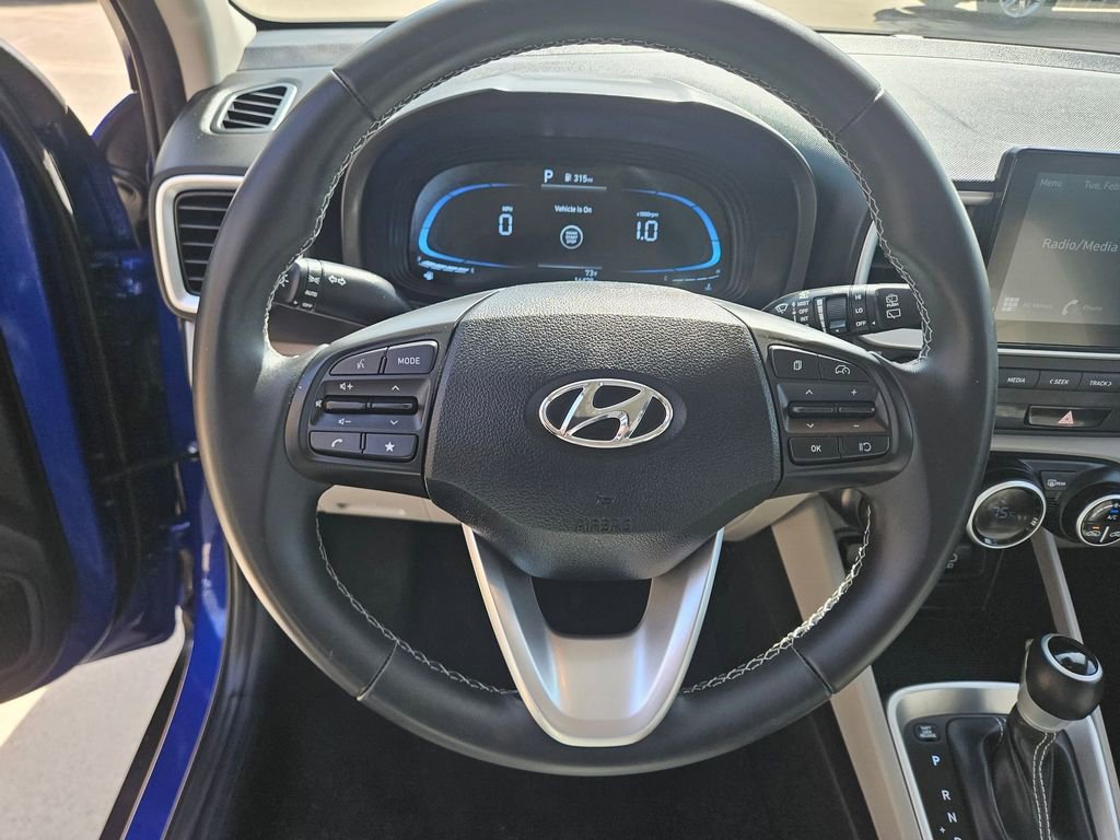Used 2025 Hyundai Venue SEL image 18