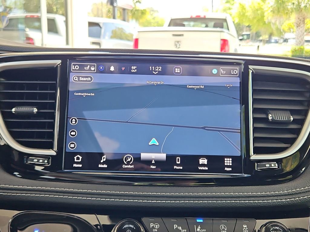 Used 2022 Chrysler Pacifica Limited image 18