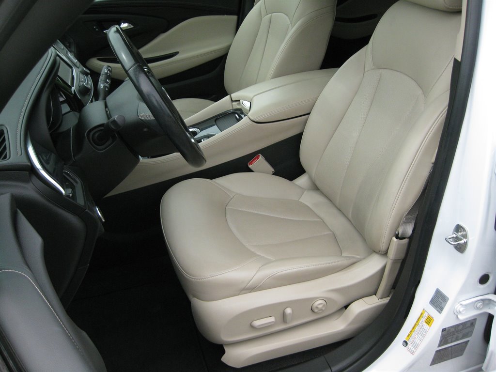 Used 2017 Buick Envision Essence FWD image 13