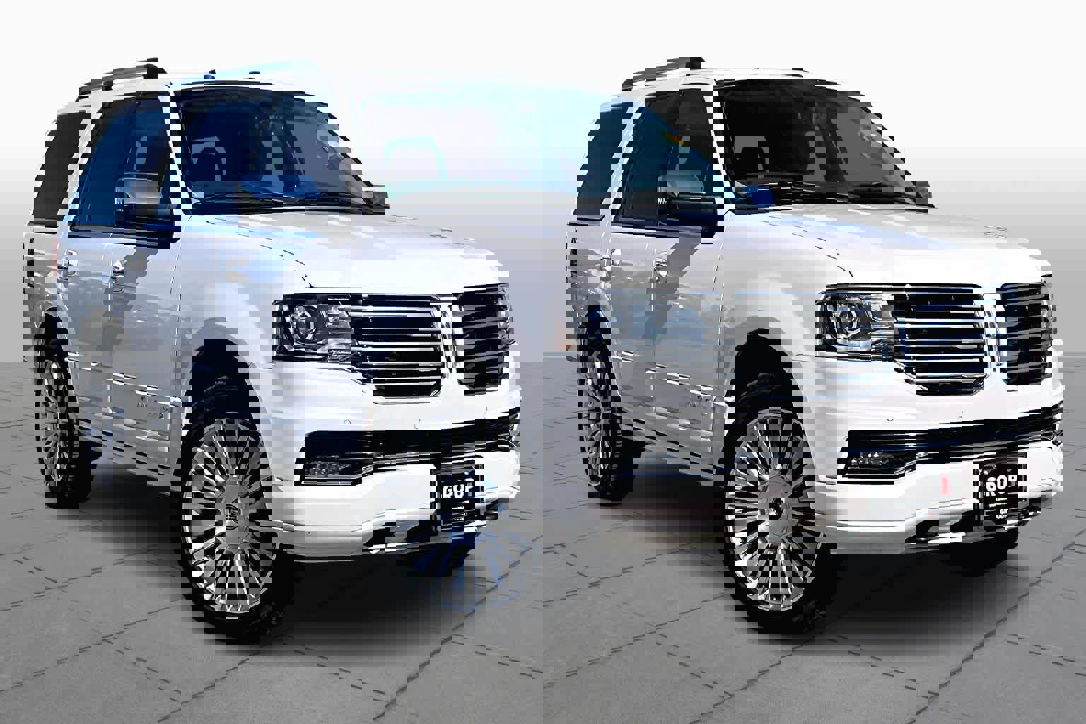 Used 2017 Lincoln Navigator Select image 3