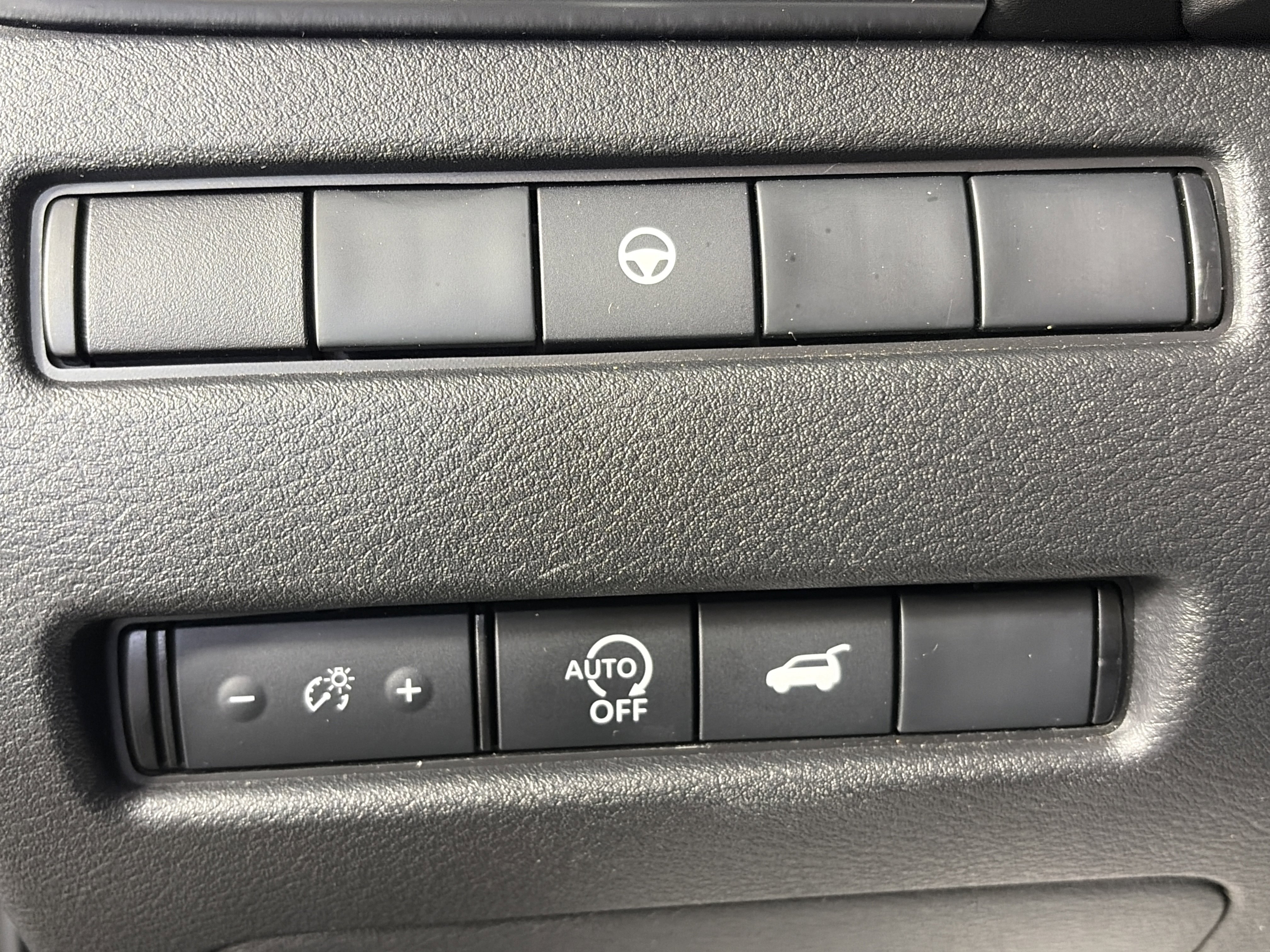 Used 2025 Nissan Rogue SV image 30