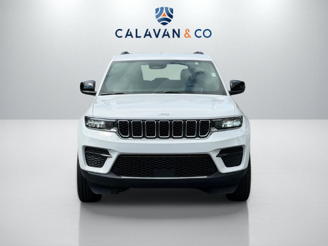 Used 2025 Jeep Grand Cherokee Laredo AWD/4WD image 2