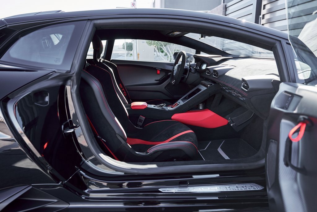 Used 2024 Lamborghini Huracan STO image 34