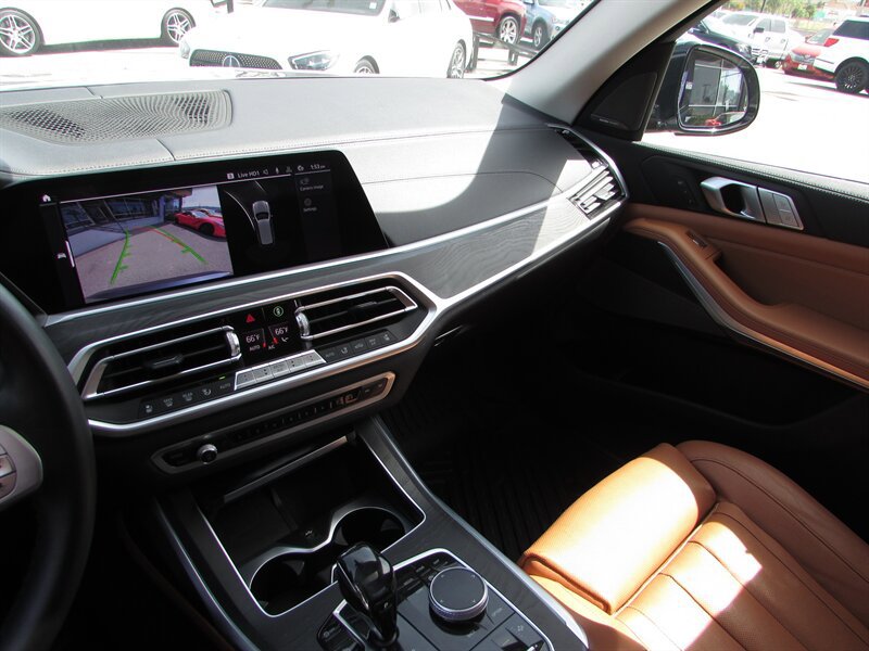 Used 2020 BMW X7 xDrive40i w/ Premium Package AWD/4WD image 16