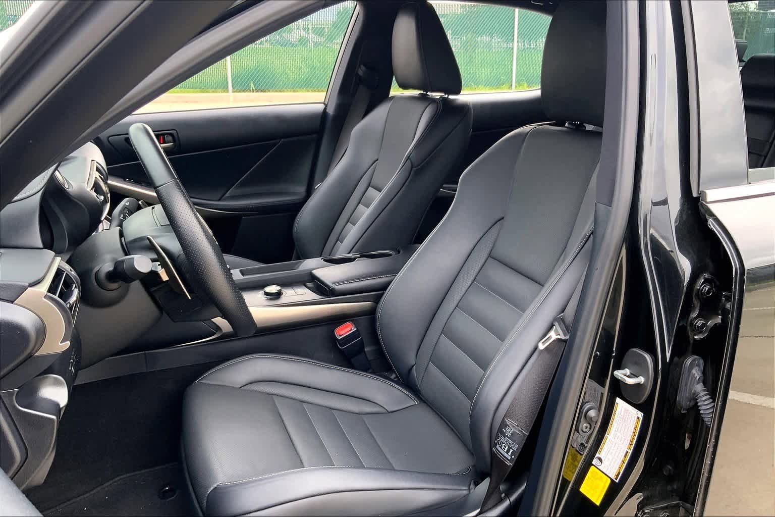 Used 2020 Lexus IS 300 F Sport w/ F Sport Package RWD image 8