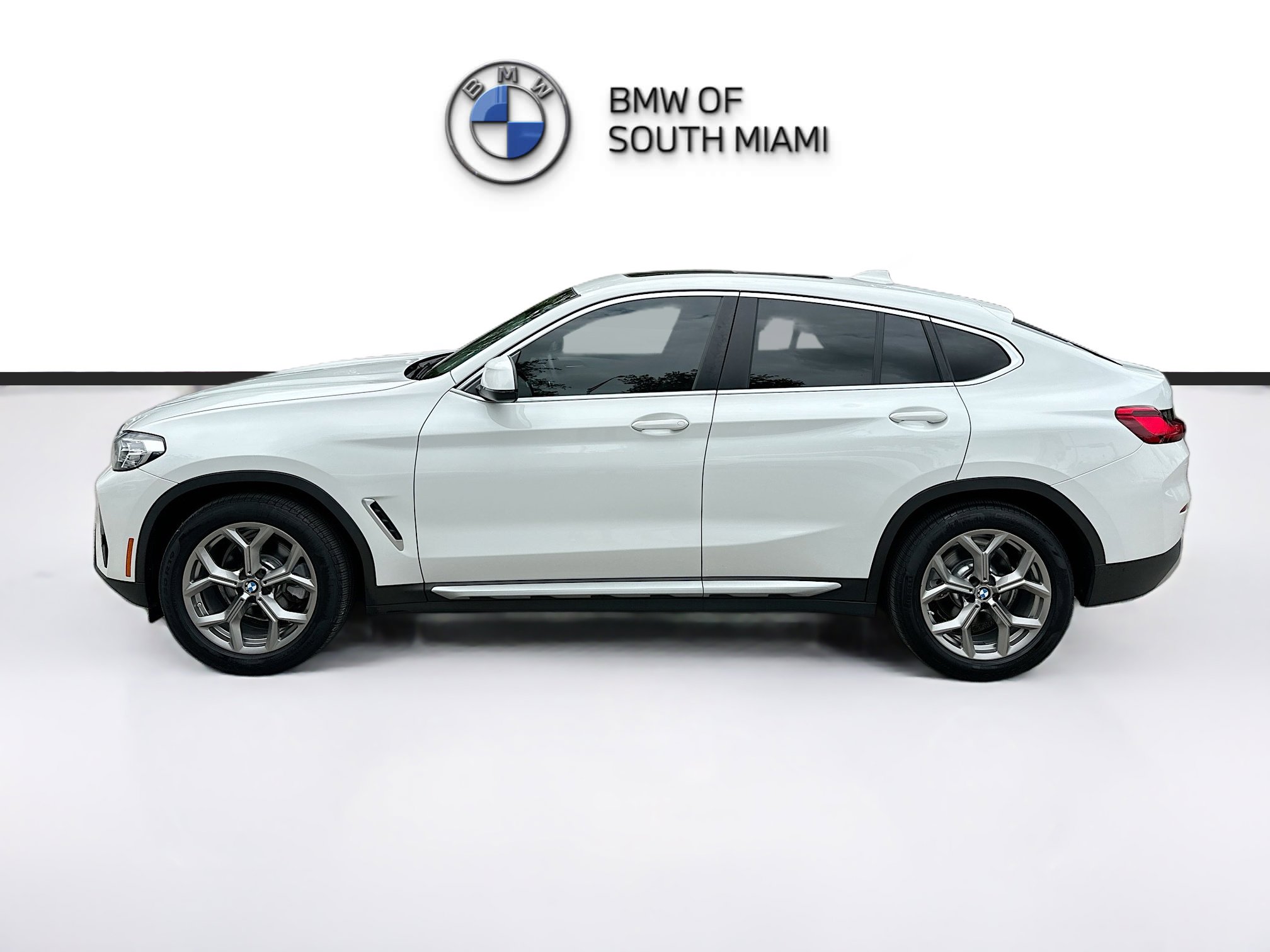 Used 2023 BMW X4 xDrive30i w/ Convenience Package AWD/4WD image 4