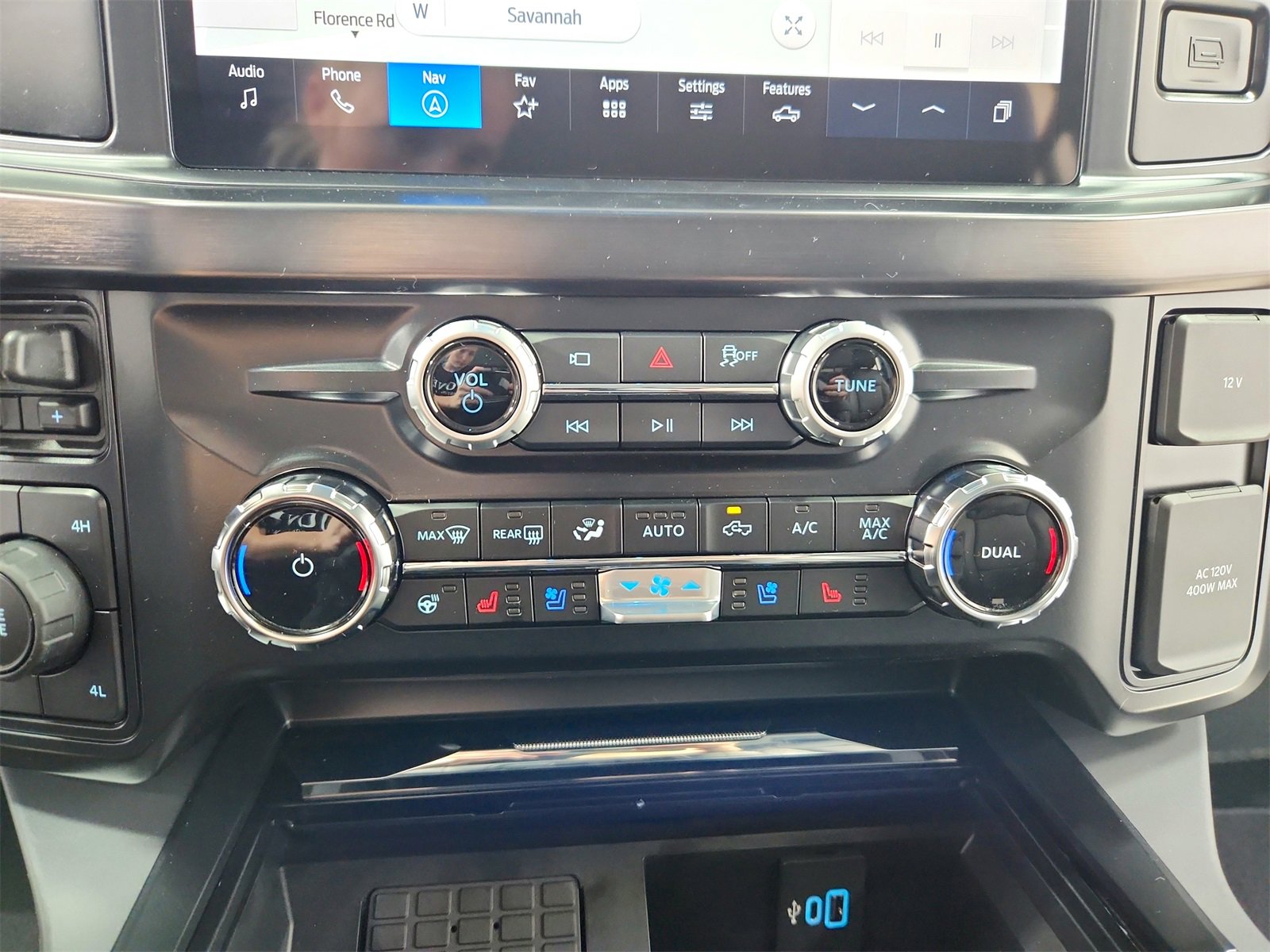 New 2026 Ford F250 Lariat w/ Black Appearance Package image 31