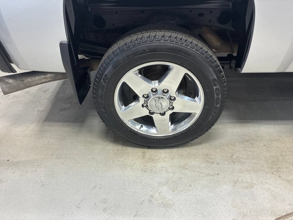 Used 2014 Chevrolet Silverado 2500 LTZ w/ LTZ Plus Package AWD/4WD image 3
