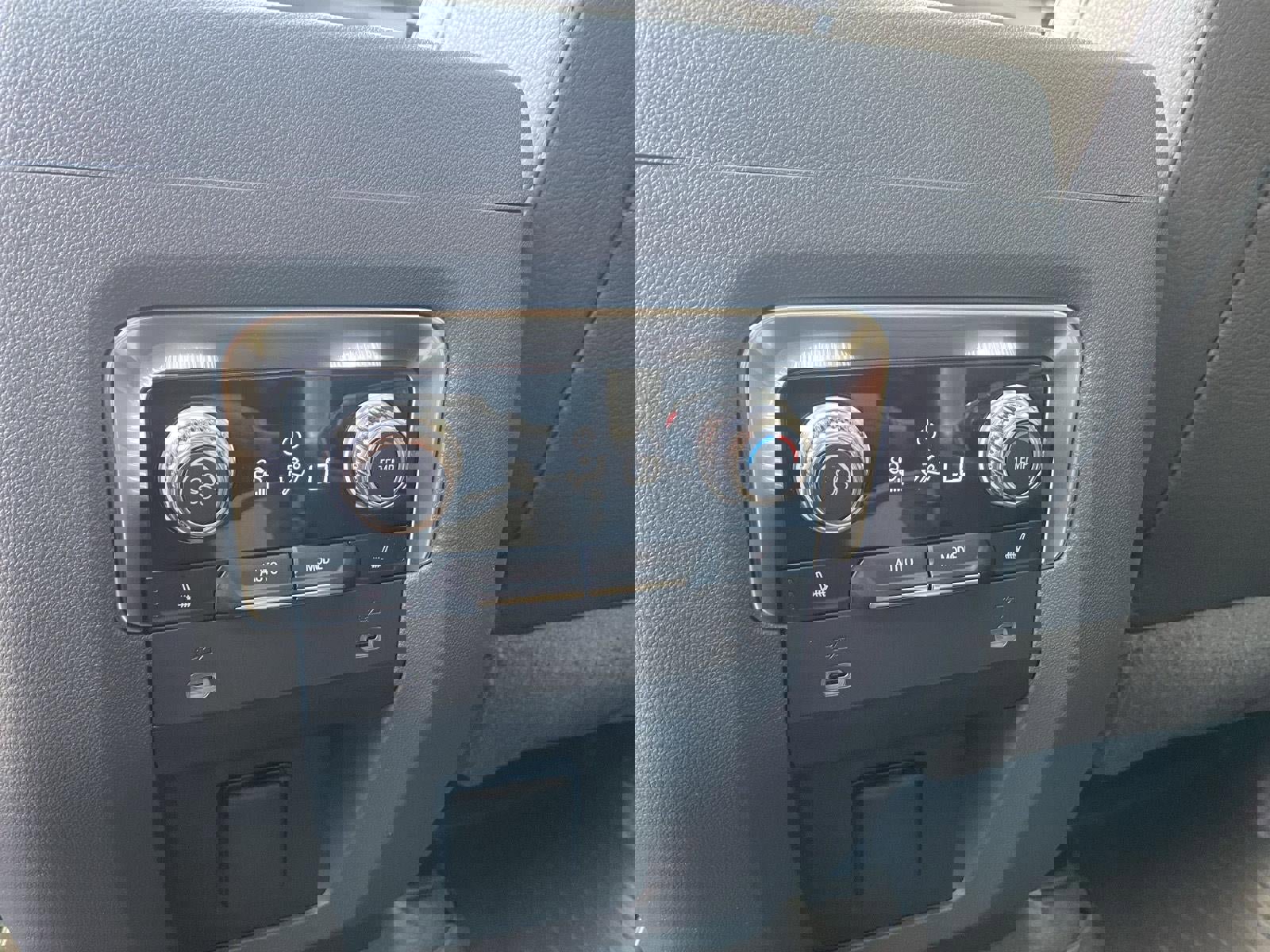 Used 2021 GMC Yukon Denali w/ Denali Premium Package image 31