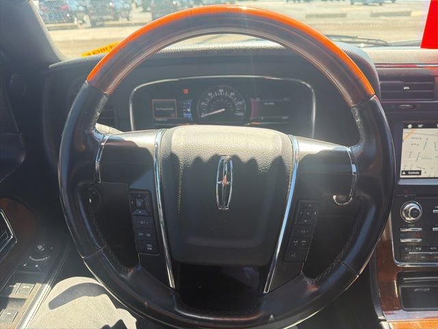 Used 2016 Lincoln Navigator Select image 13