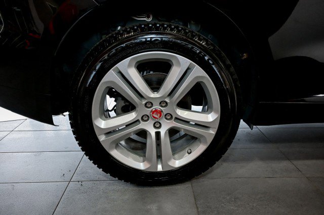 Used 2019 Jaguar F-PACE R-Sport image 48