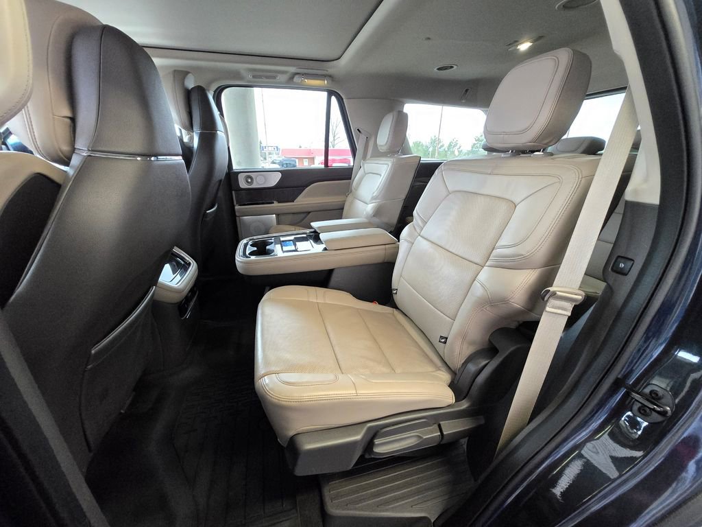 Used 2022 Lincoln Navigator Reserve image 22