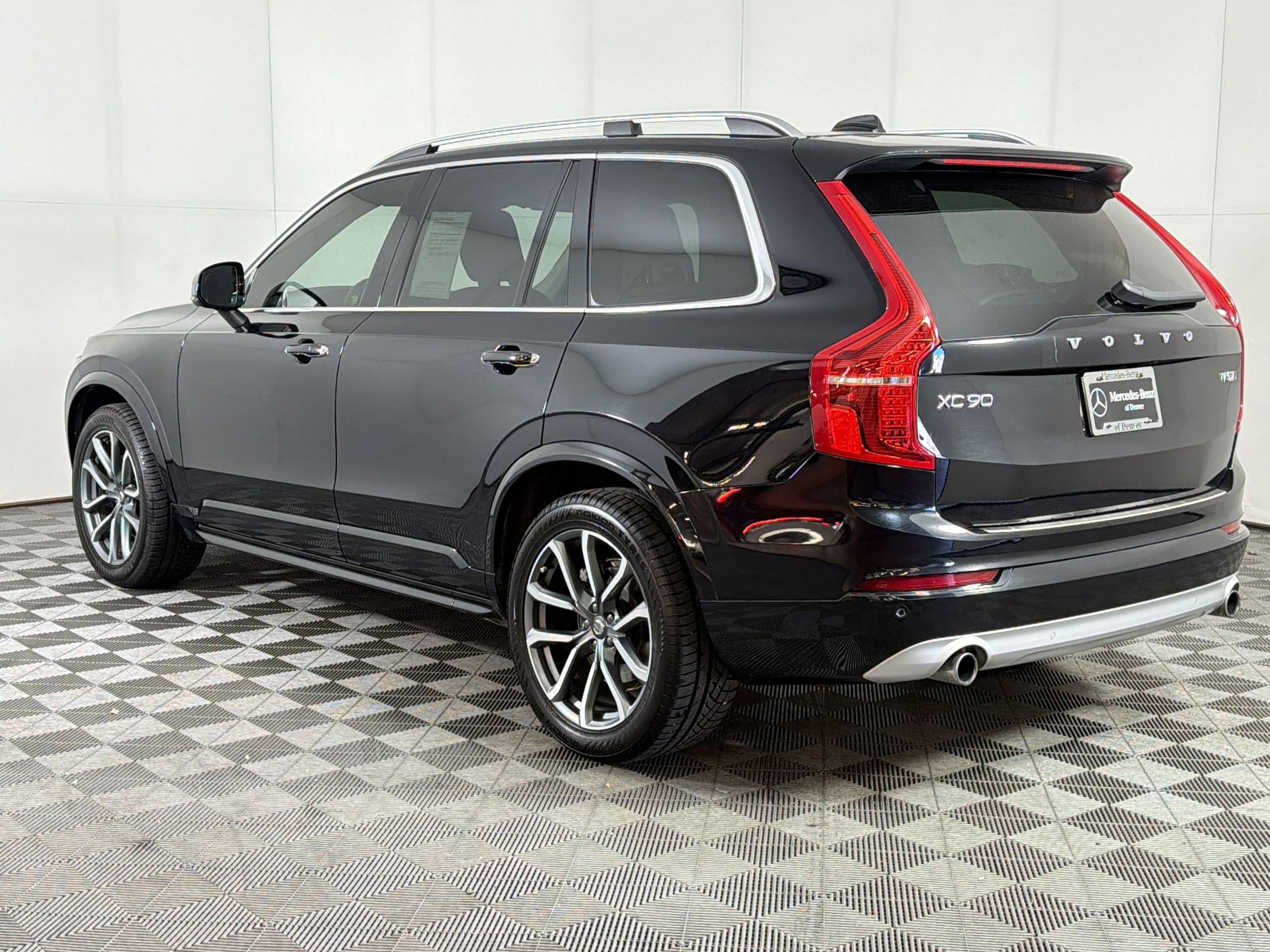 Used 2019 Volvo XC90 T5 Momentum w/ Protection Package Premier image 3