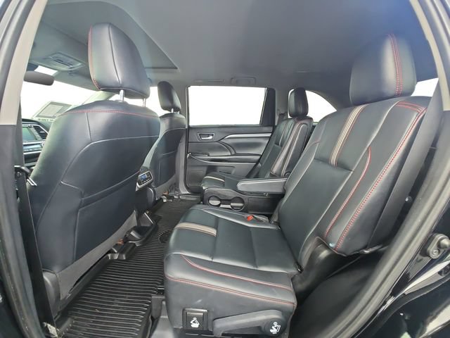 Certified 2019 Toyota Highlander SE w/ Nightshade Edition AWD/4WD image 10