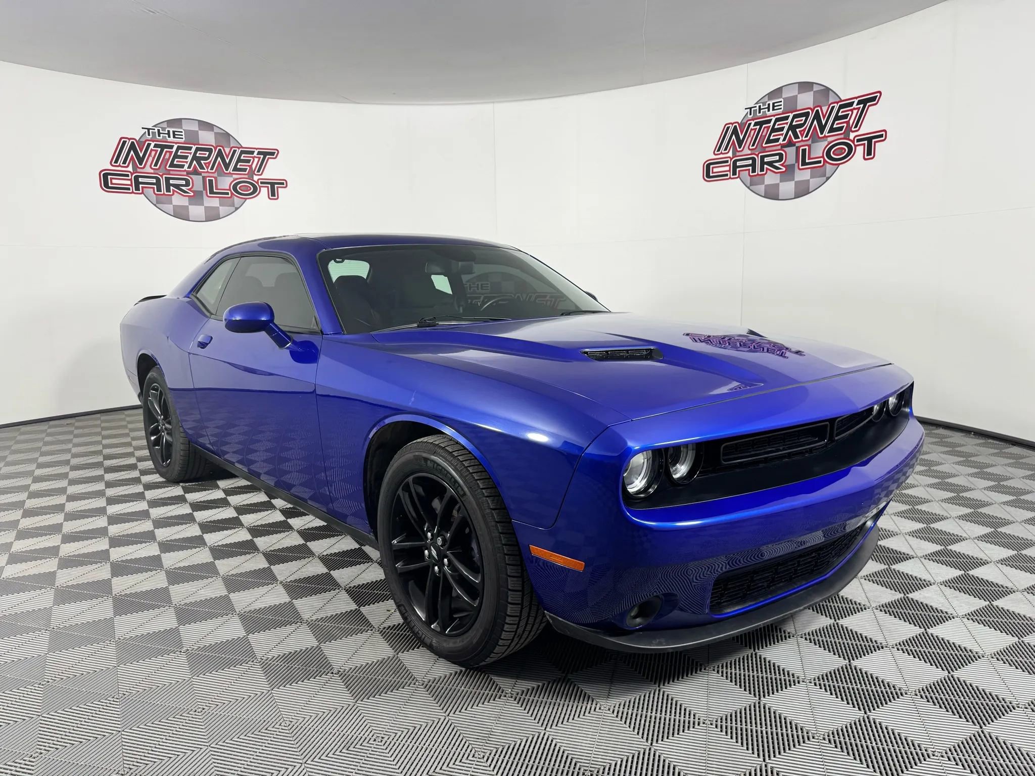 Used 2019 Dodge Challenger SXT w/ Driver Convenience Group image 9