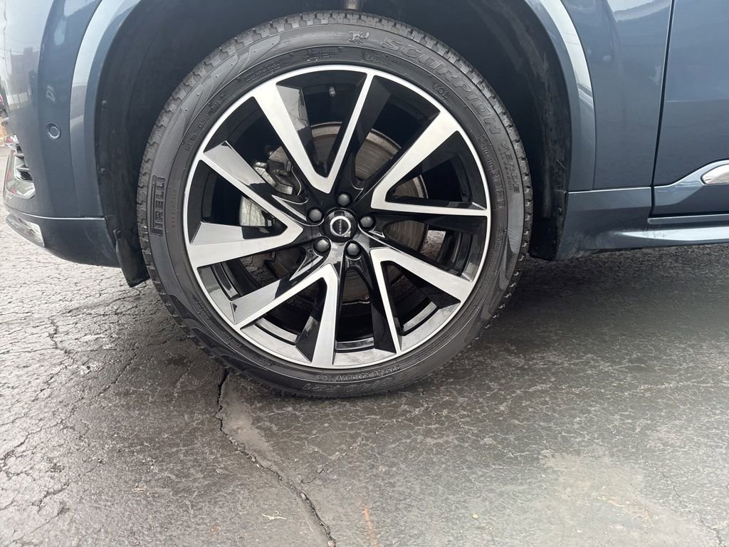 Used 2025 Volvo XC90 B5 Plus w/ Protection Package Premier image 13