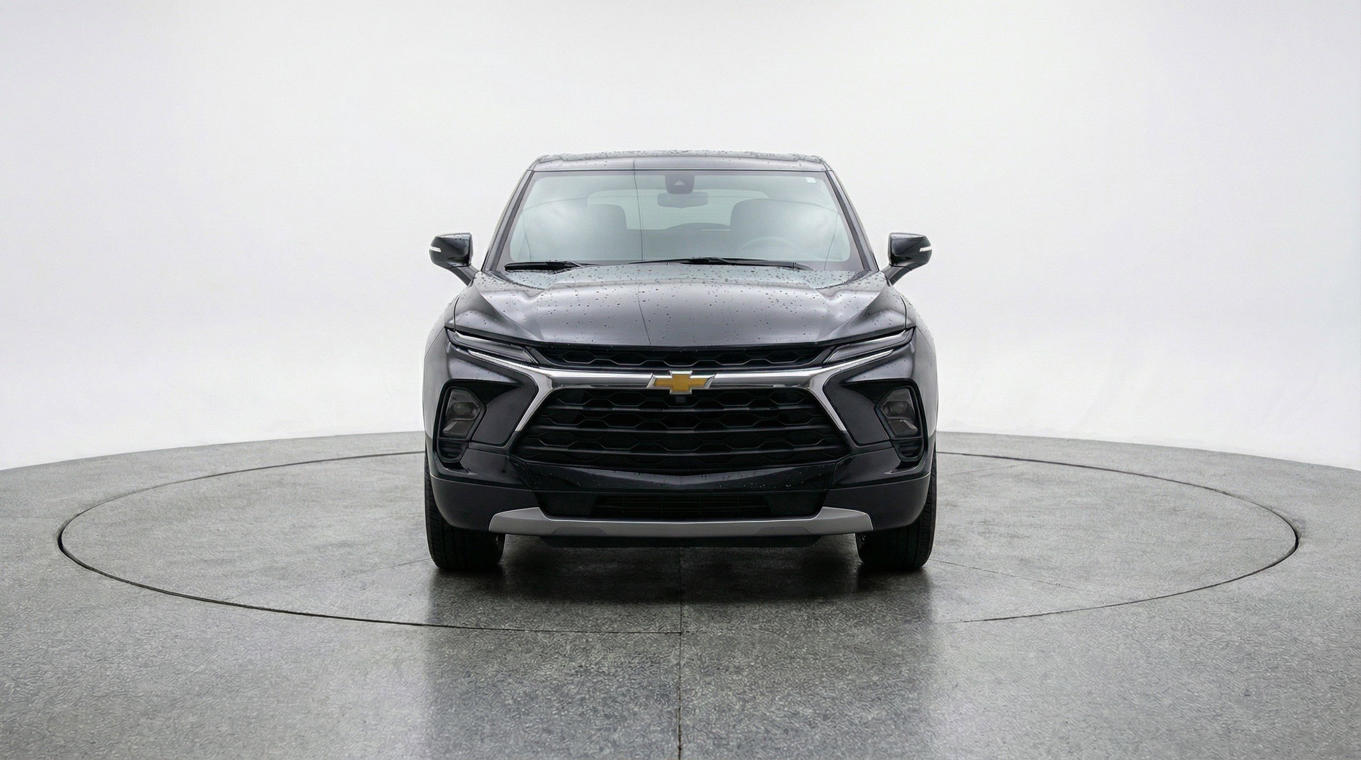 Used 2025 Chevrolet Blazer LT image 2