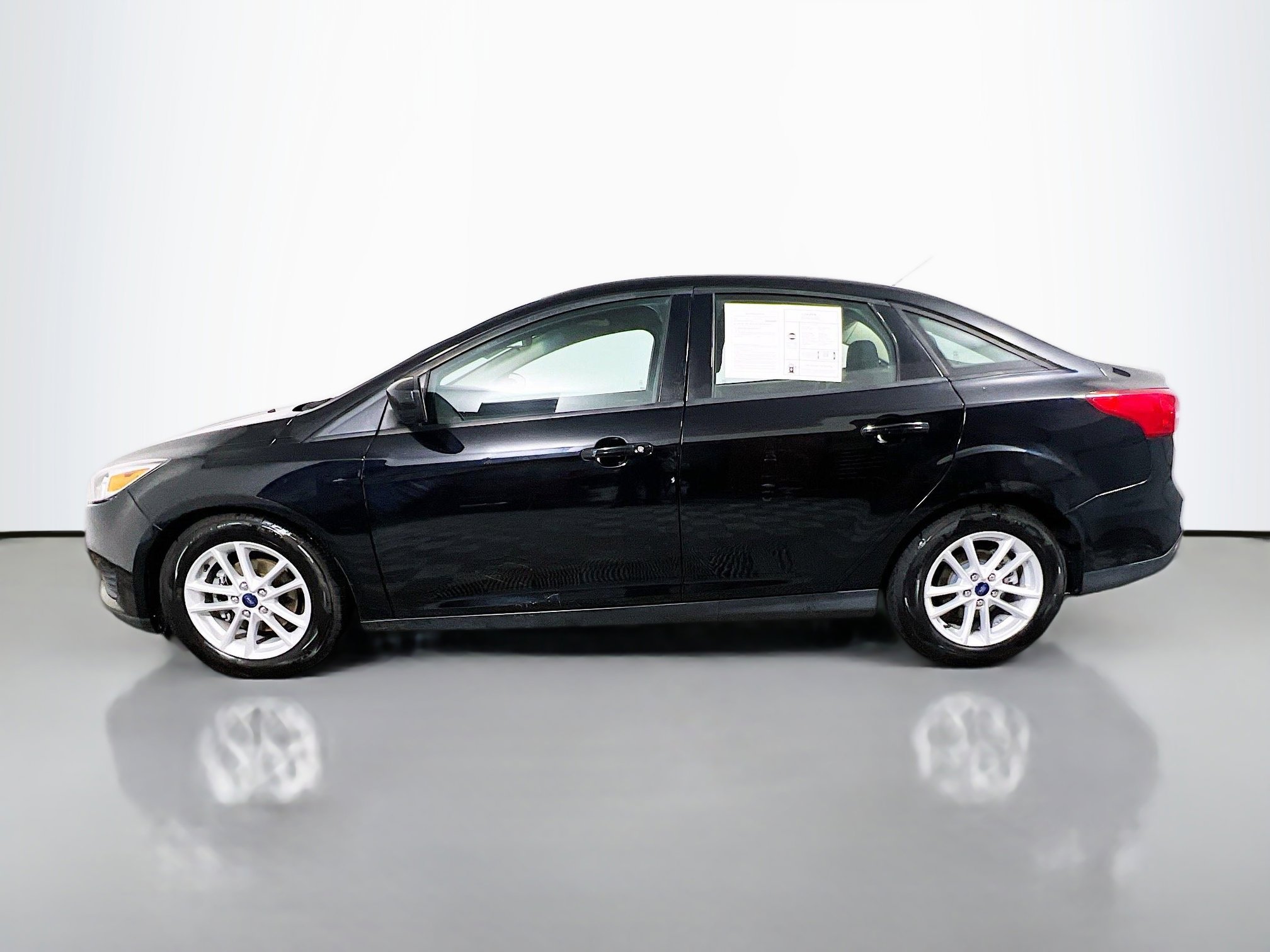Used 2018 Ford Focus SE image 9