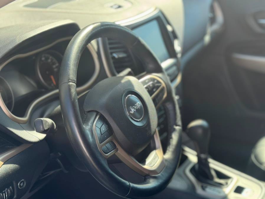 Used 2018 Jeep Cherokee Limited w/ High Altitude Package AWD/4WD image 10