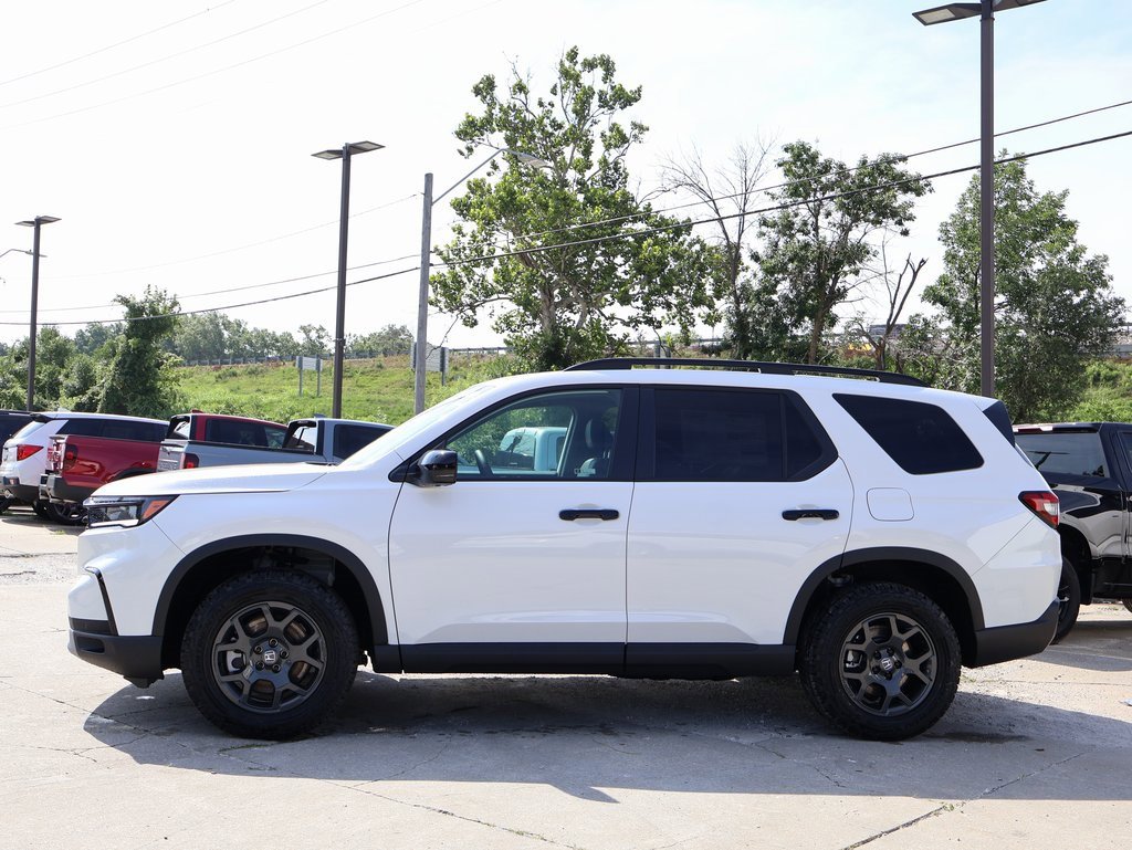 New 2025 Honda Pilot TrailSport image 4