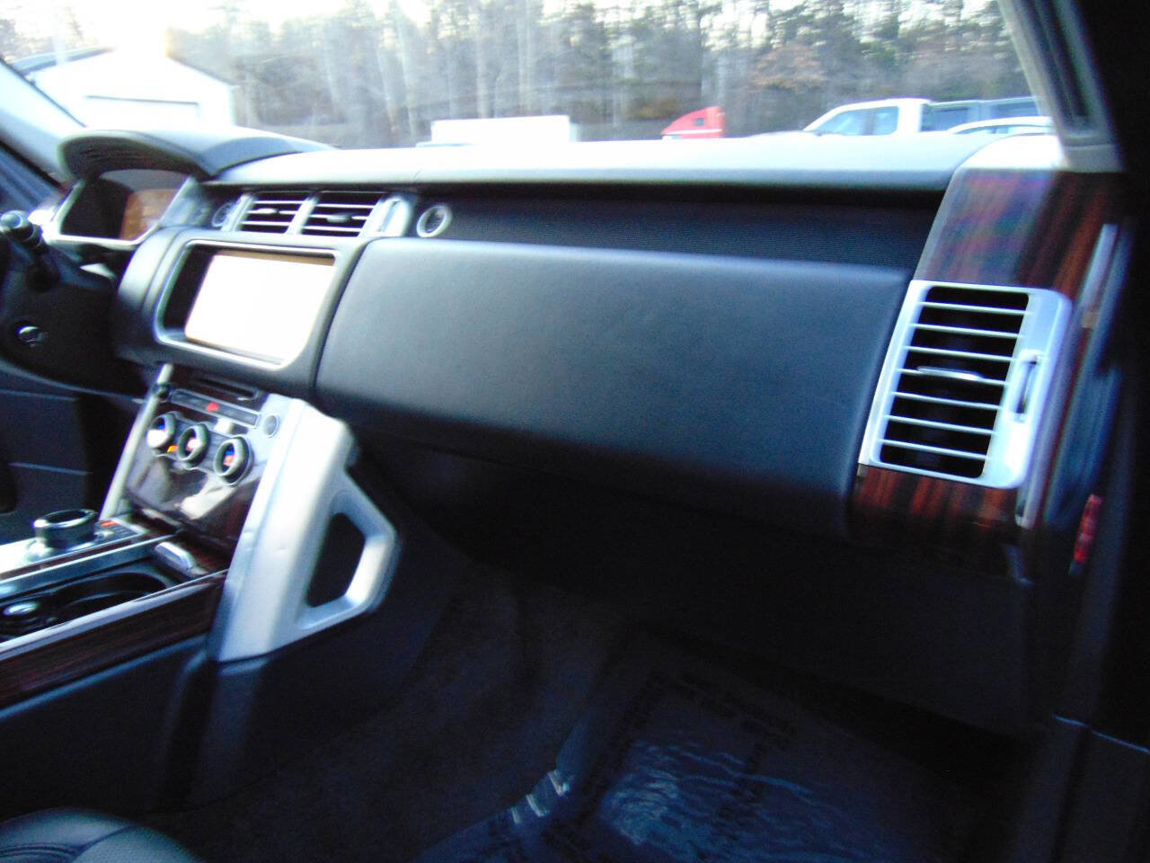 Used 2017 Land Rover Range Rover HSE image 19