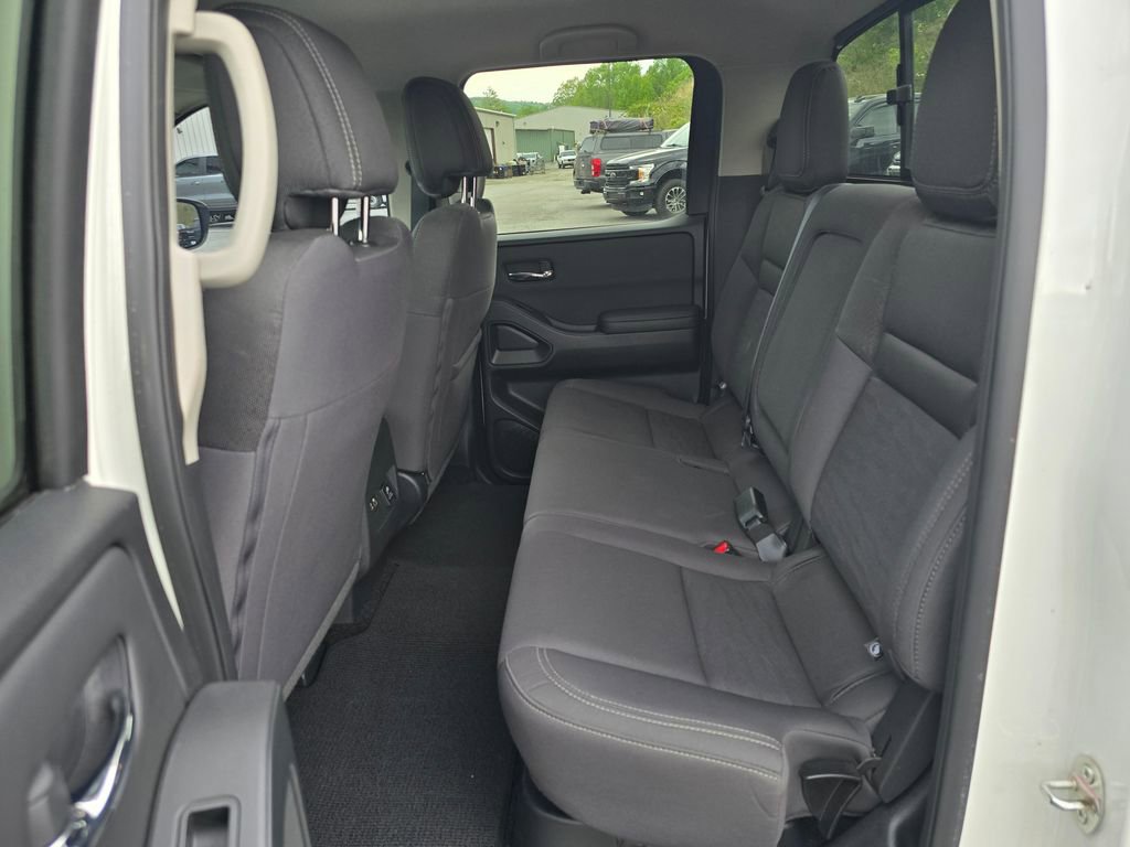 Used 2024 Nissan Frontier SV AWD/4WD image 11