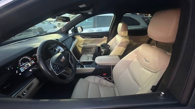 Used 2017 Cadillac XT5 FWD image 2