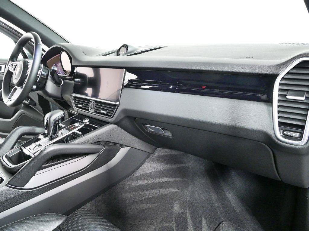 Certified 2022 Porsche Cayenne E-Hybrid AWD/4WD image 24