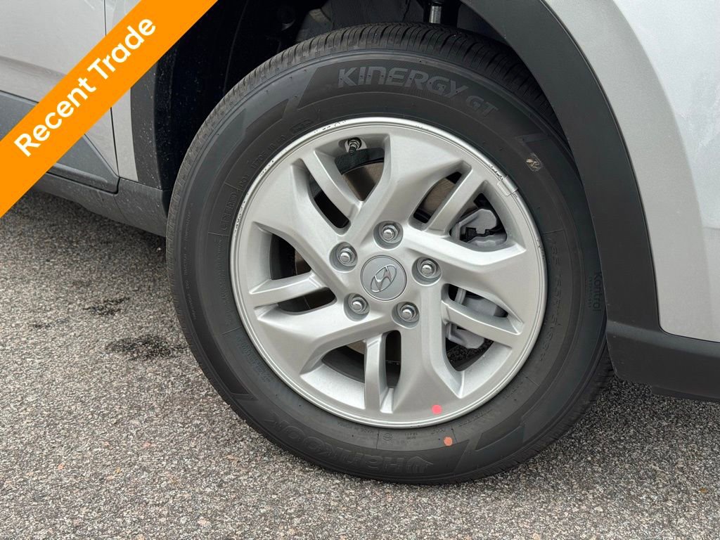 Used 2026 Hyundai Venue SE image 4