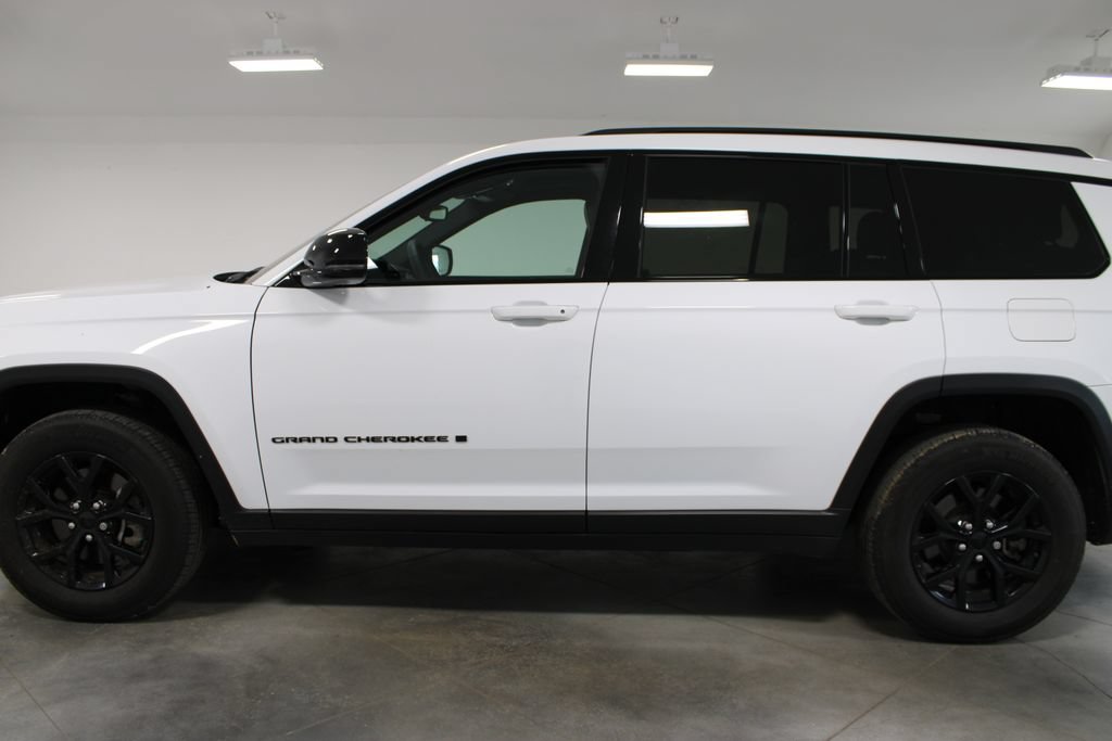 Used 2024 Jeep Grand Cherokee L Altitude AWD/4WD image 6