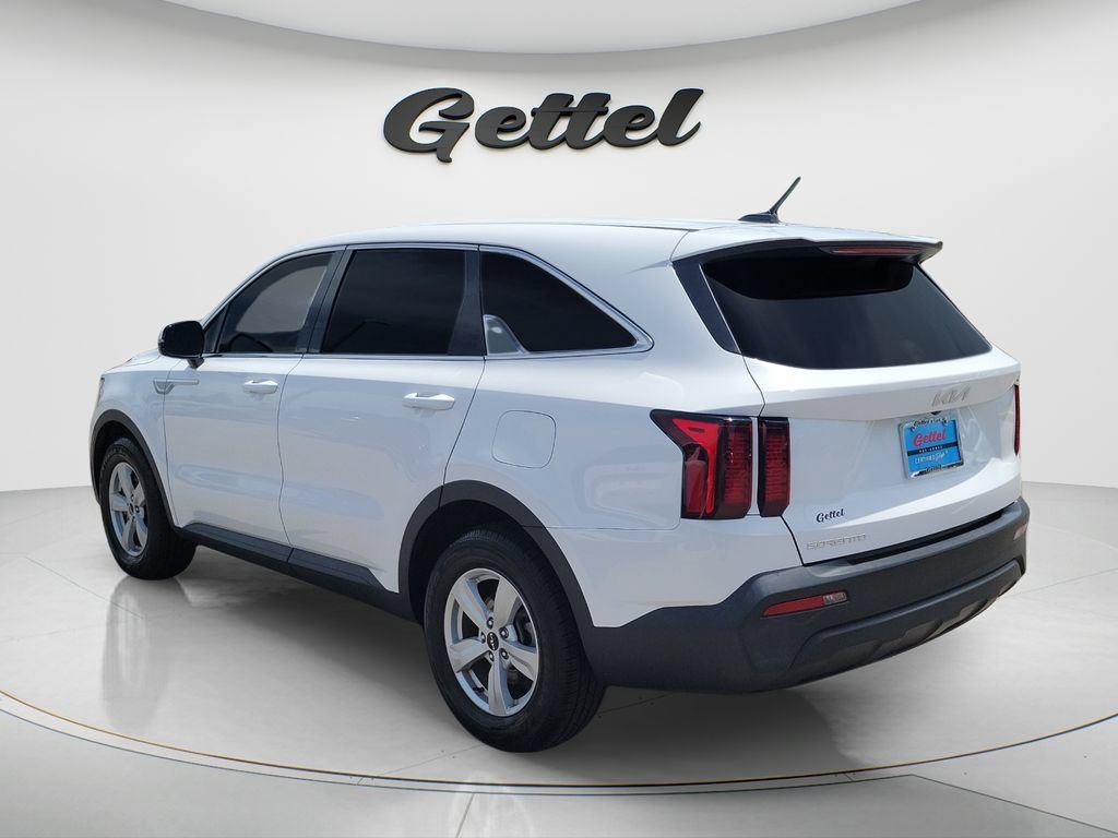 Used 2023 Kia Sorento LX FWD image 7