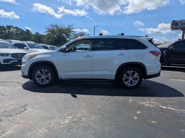 Used 2014 Toyota Highlander XLE FWD image 8