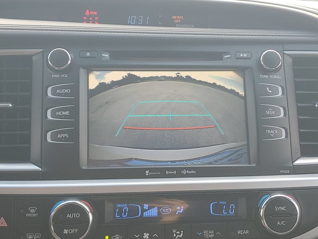 Used 2018 Toyota Highlander Plus FWD image 17