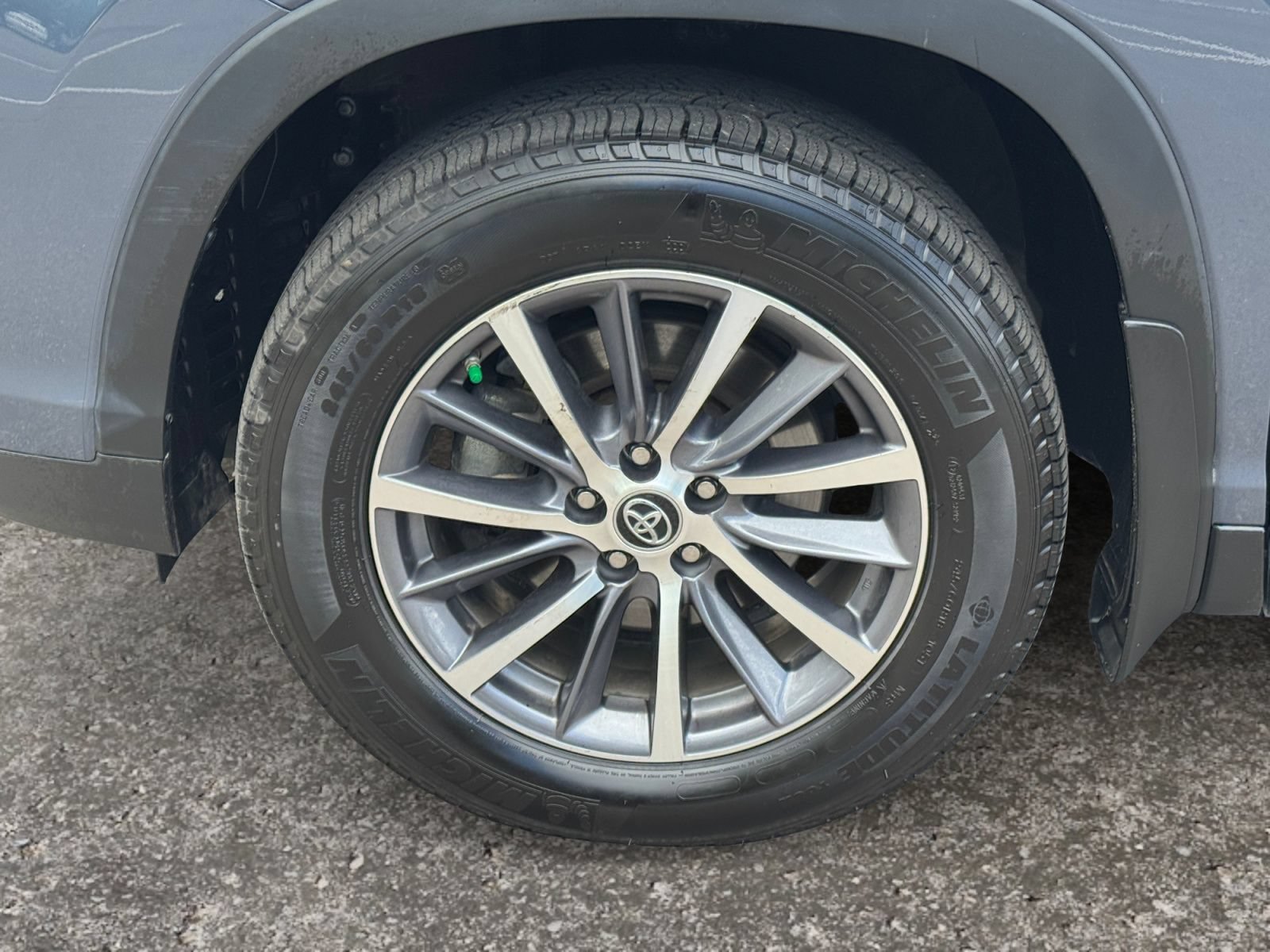 Used 2019 Toyota Highlander XLE AWD/4WD image 15