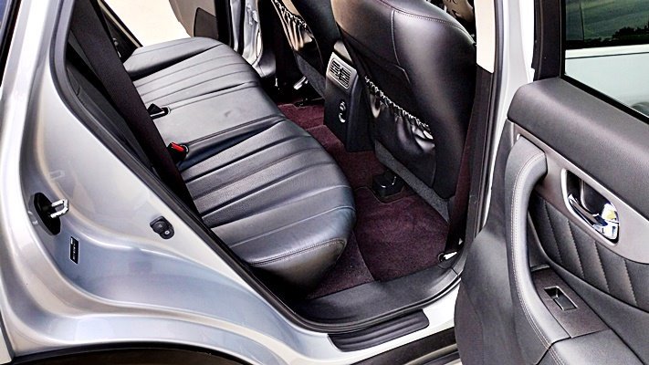 Used 2017 INFINITI QX70 2WD w/ Premium Package image 17