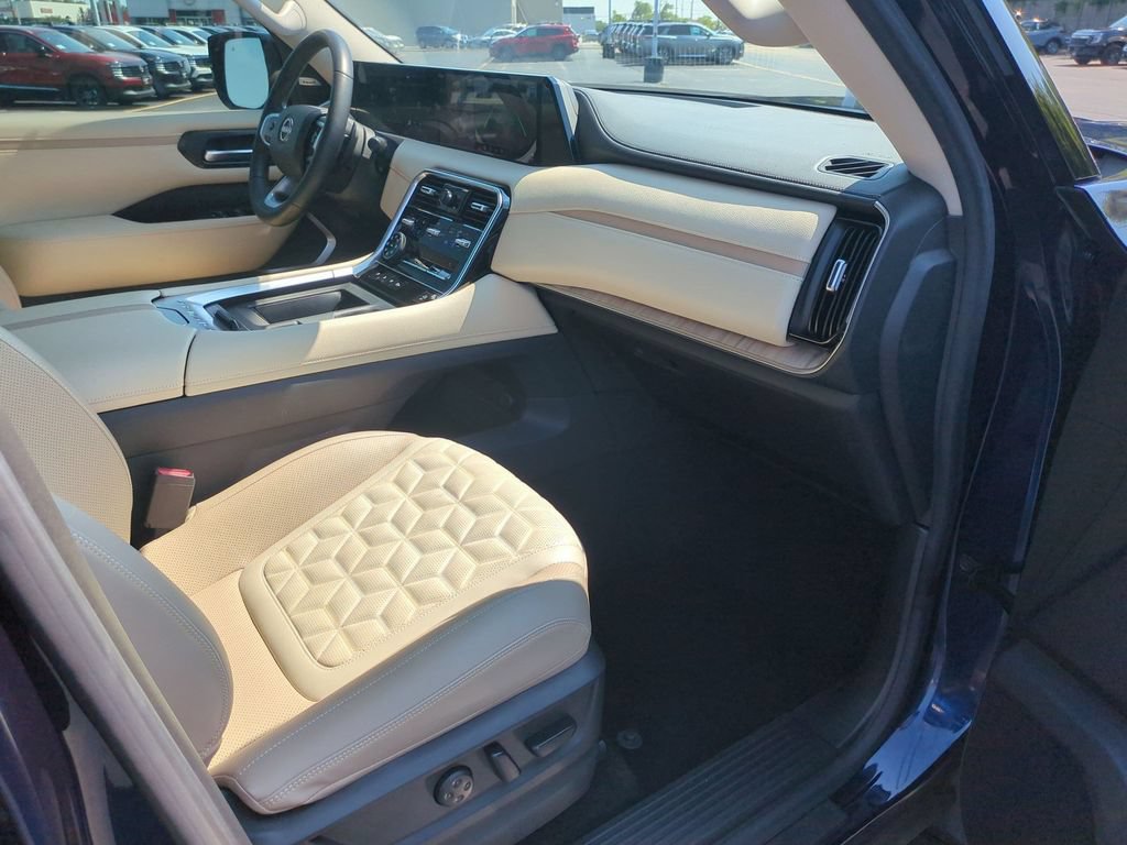 Used 2025 Nissan Armada Platinum AWD/4WD image 36
