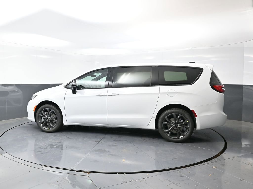New 2026 Chrysler Pacifica Select image 6
