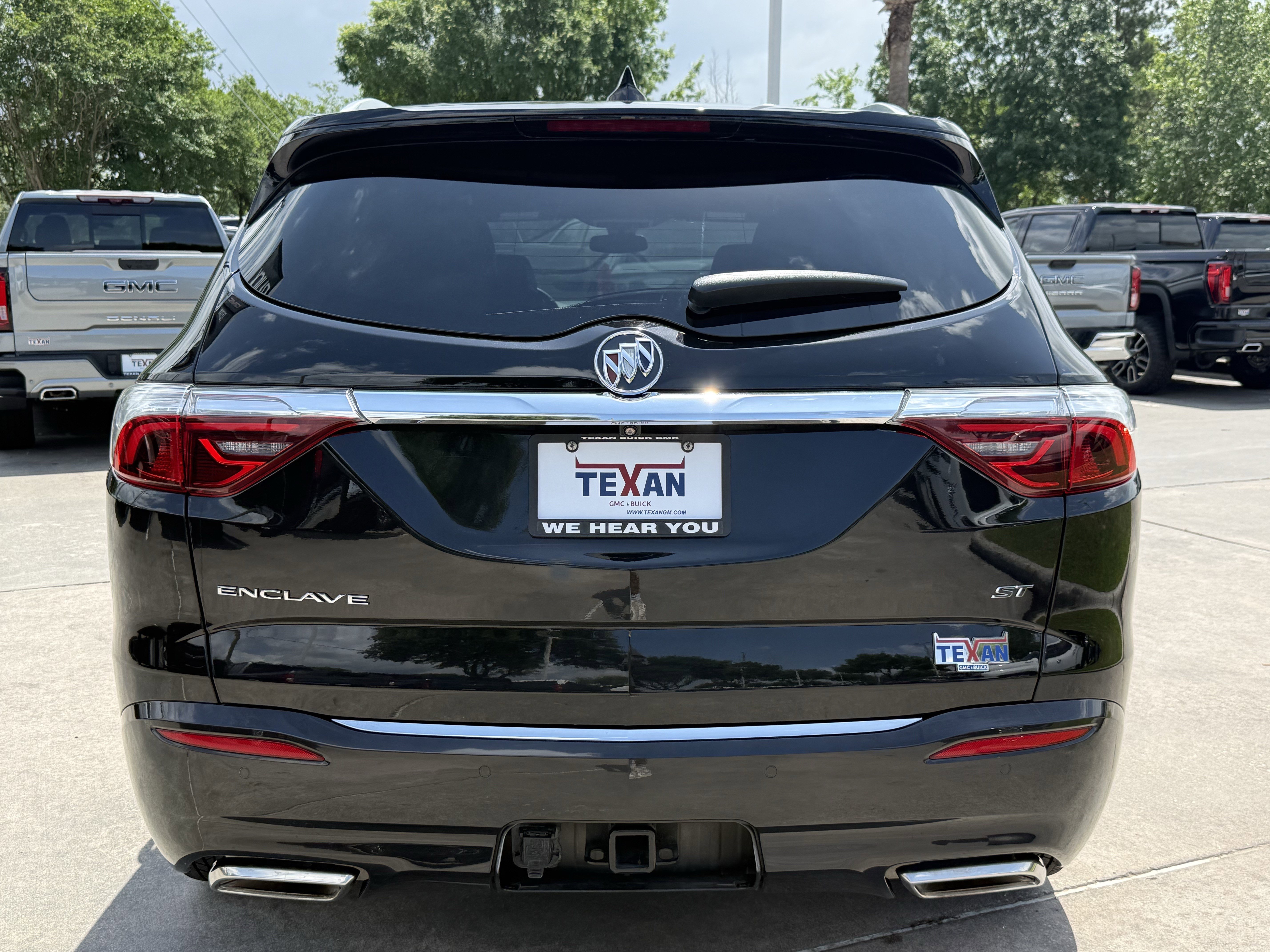 Used 2023 Buick Enclave Essence w/ Sport Touring Edition FWD image 6